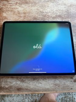 2024 13-inch iPad Air, M2, 128 GB, Wi‑Fi, Space Gray And Logi Keyboard Case