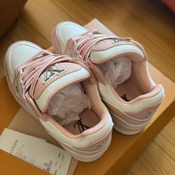 new women lv trainer
