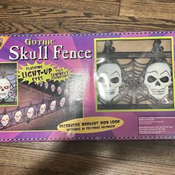 2005 Gothic Skull Light-Up Fence yard outdoor decor decoration