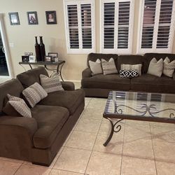 2 Piece Couch Set! Great Condition !