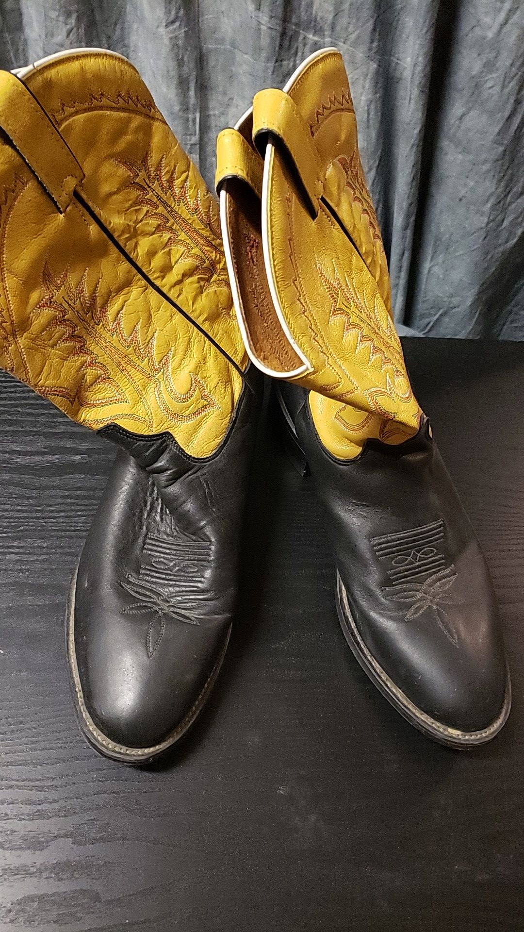 Mens Cowboy Boots size 10