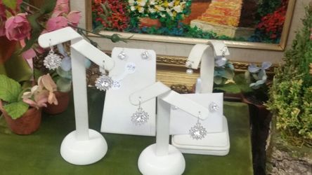 Cubic zirconia stud earrings your choice only 999 brand new with tags