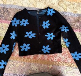 Forever 21 flower cardigan size large (like new)