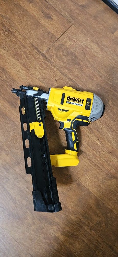 DEWALT 20V MAX XR Brushless 21-Degree Framing Nailer