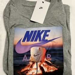 Nike Graphic T-Shirt – Grey – Kids Large – New with Tags