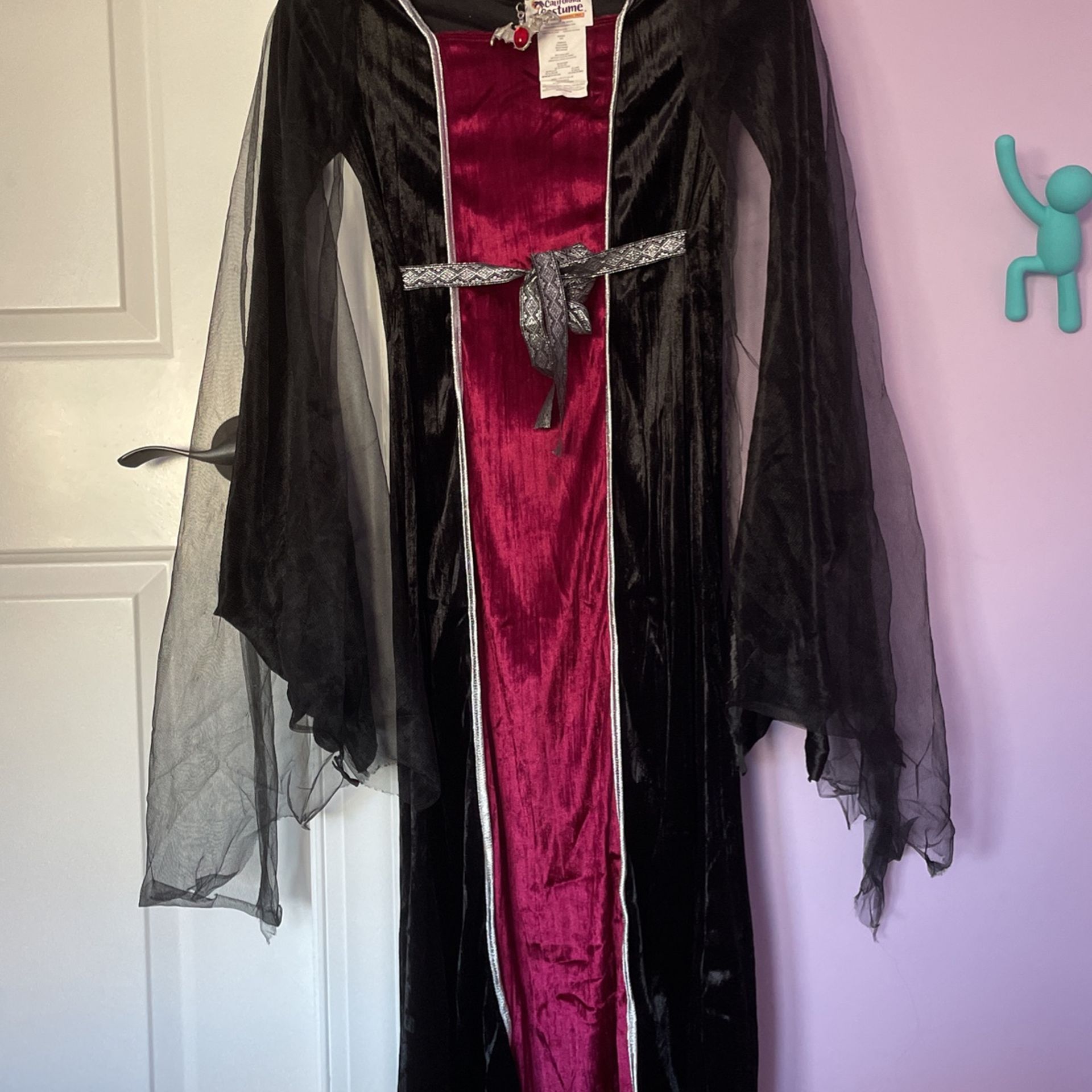 Girls Vampire Halloween Costume Size: Large (10-12)