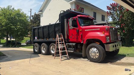 Dump truck