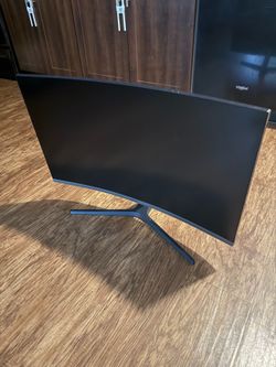 Samsung 32 in Curved Monitor