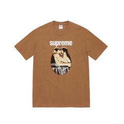 SUPREME KISS TEE SIZE MEDIUM