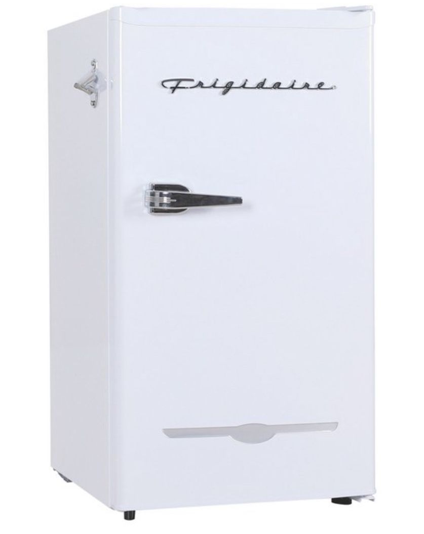 WHITE RETRO MINI FRIDGE