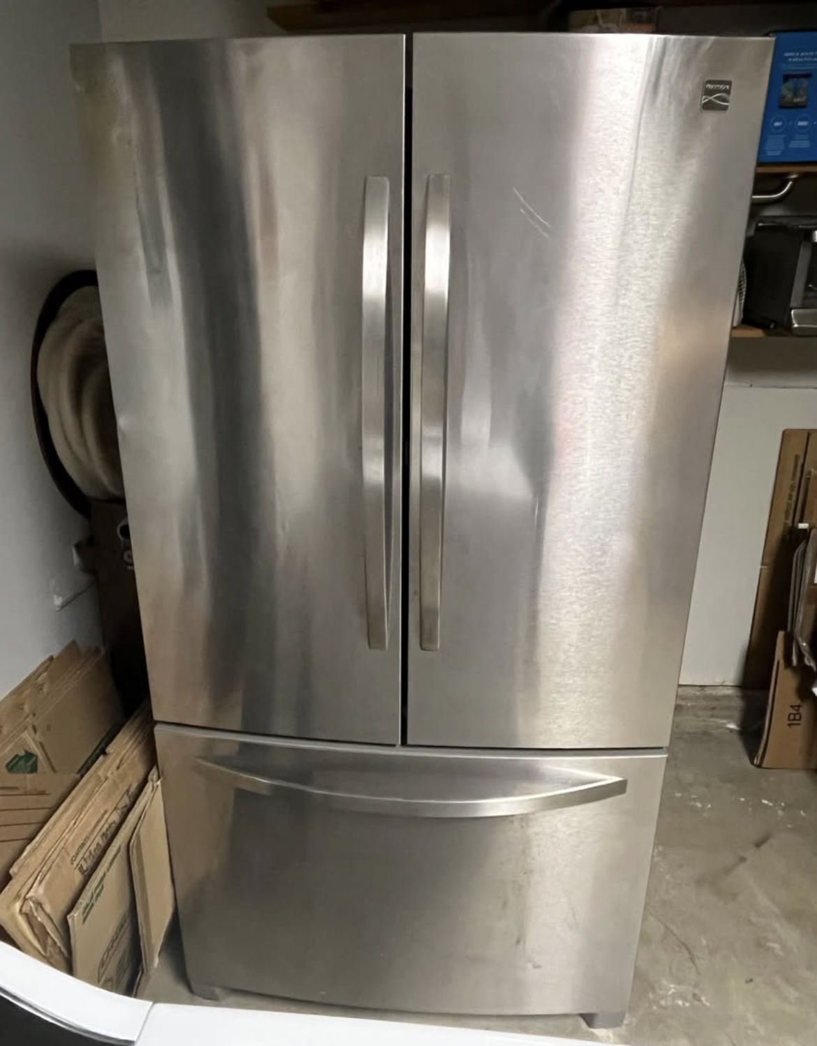 Kenmore Refrigerator / Refrigerador with Bottom Freezer