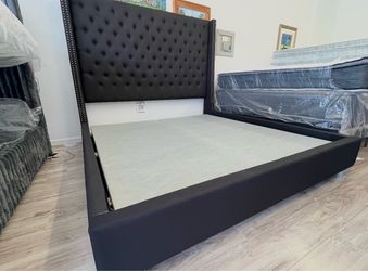 🔥 ELEGANT QUEEN BED + FREE METAL BOXSPRING | $550 🔥