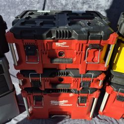 Milwuakee PACKOUT rolling Toolbox Set