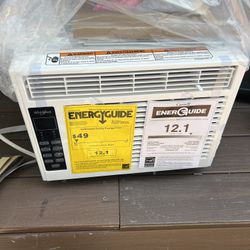 Whirlpool 6000 BTU 115V Window Mounted Air Conditioner and Dehumidifier: 3 Speeds, 8-Way Air Control, 200-500 sq. ft