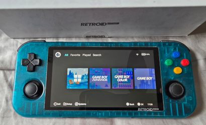 Retroid Pocket 3+ Translucent Green with accessories