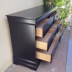 6   DRAWERS DRESSER 