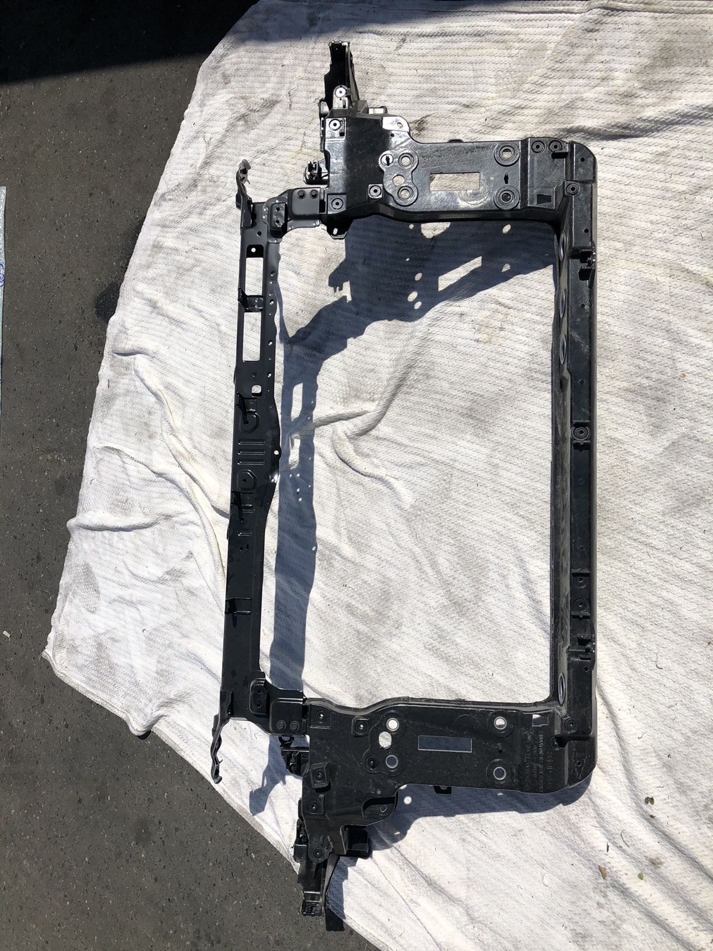 2013-2018 Hyundai Santa Fe Sport 2.4L Front Radiator Support Assembly