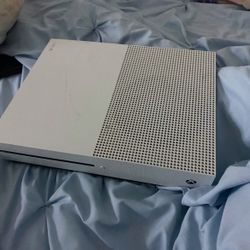 Xbox One S With 2 Controllers All Cords Nothing Wrong