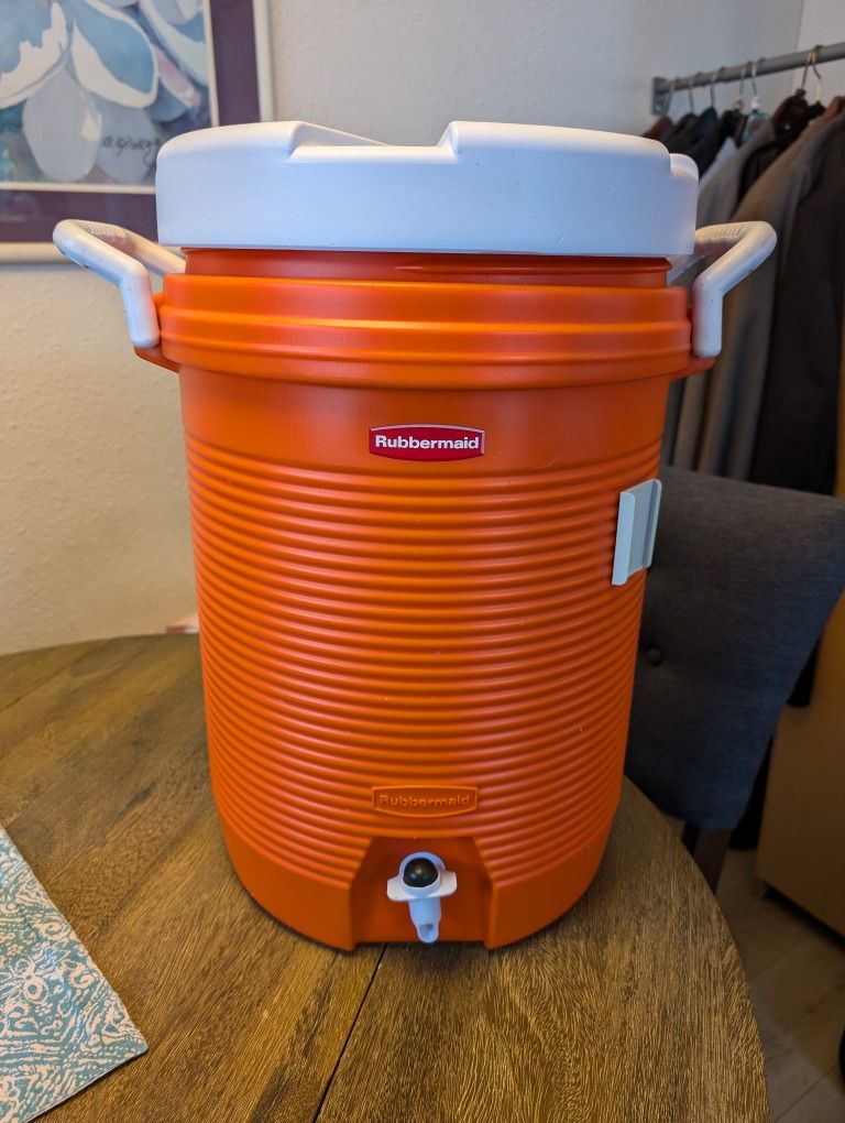 5 Gallon Rubbermaid Cooler