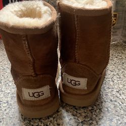 babygirl UGG size 7 toddler 