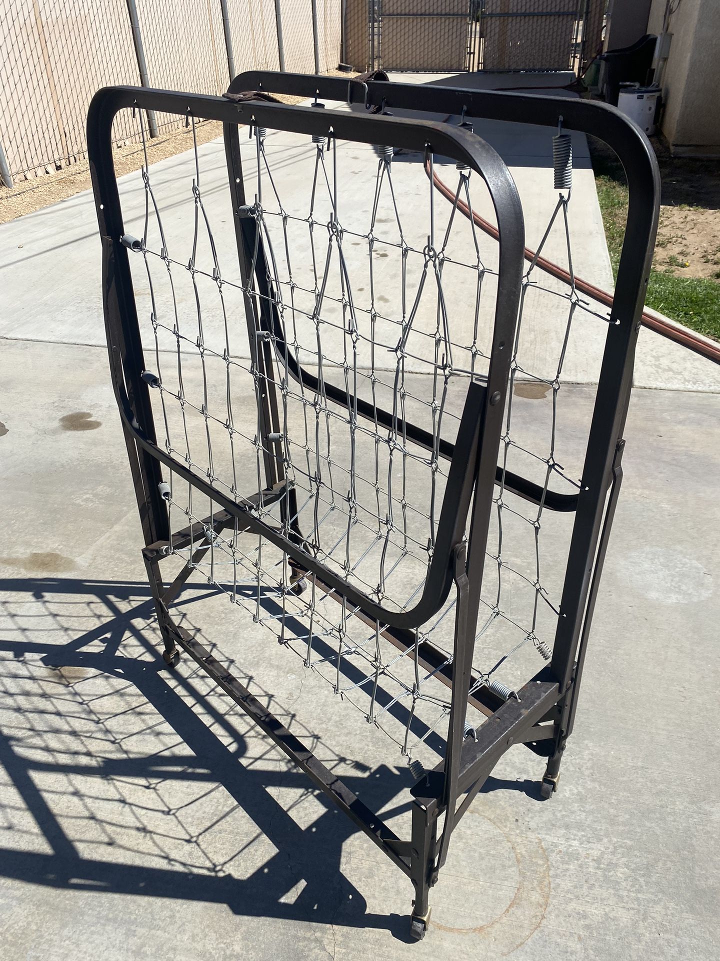 Roll Away Bed frame 75’ 30