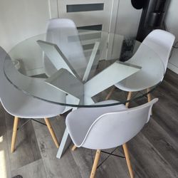Round Table with chairs & Round Side Table