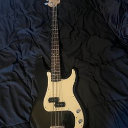 Fender Squire P-Bass w/ 15W Combo Amp