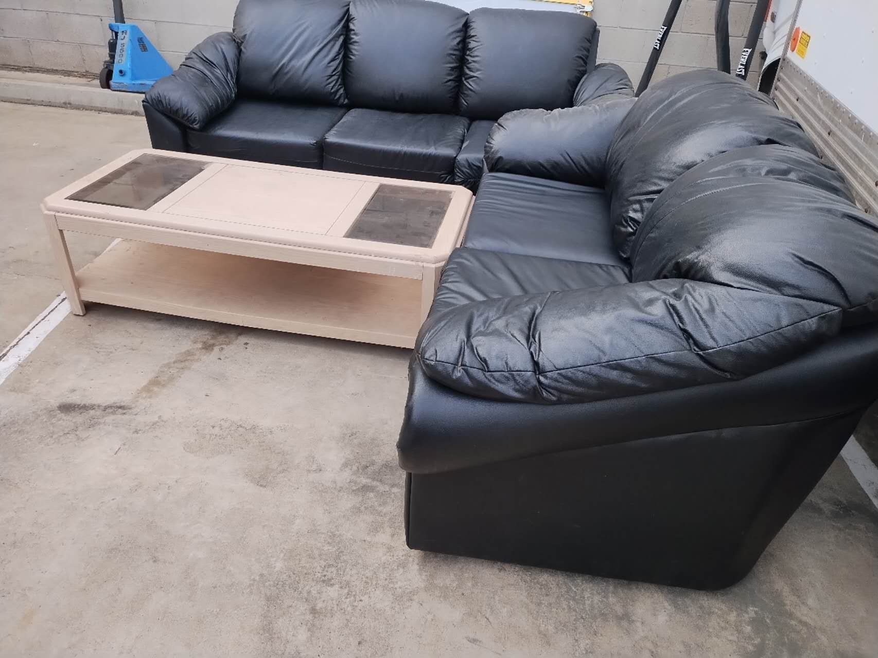 2 Black Sofá Couch Set And Coffee Table 