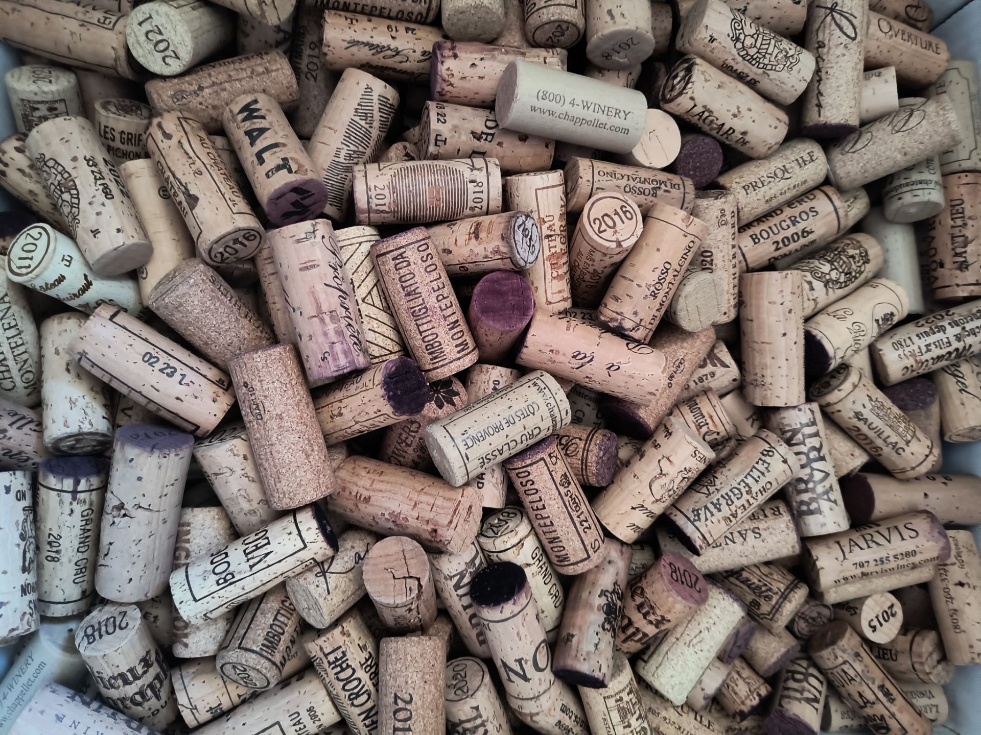 100 used Wine Corks