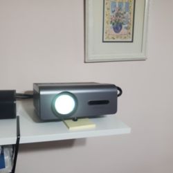 JO-WLURK  Projector And  100 In Screen 