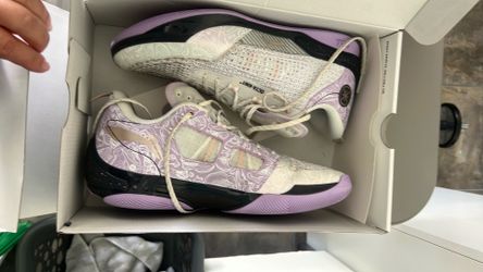Men’s basketball shoes