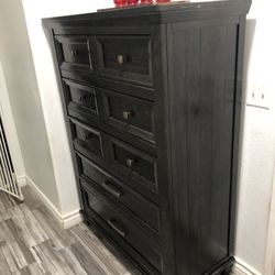 Chest Dresser 