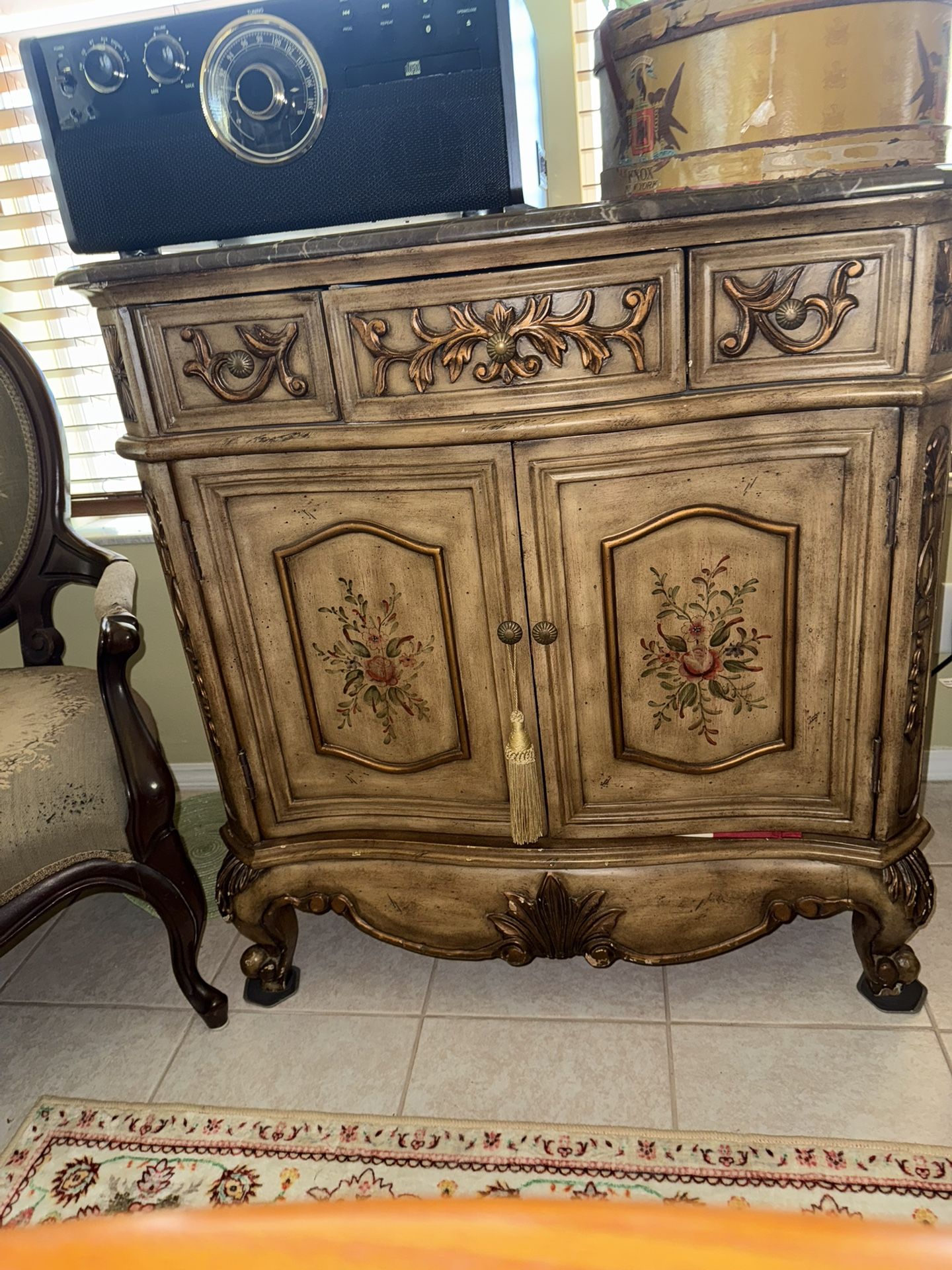 Gorgeous cabinet with lots of storage