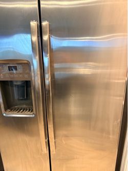 Genuine GE refrigerator parts removed from a working GE GSE25GSHECSS Ice Bucket and Handles