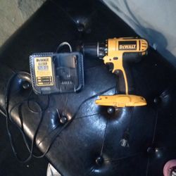 DeWalt Charger DCB115 AND DRILL DC720