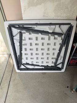 Iceberg folding table