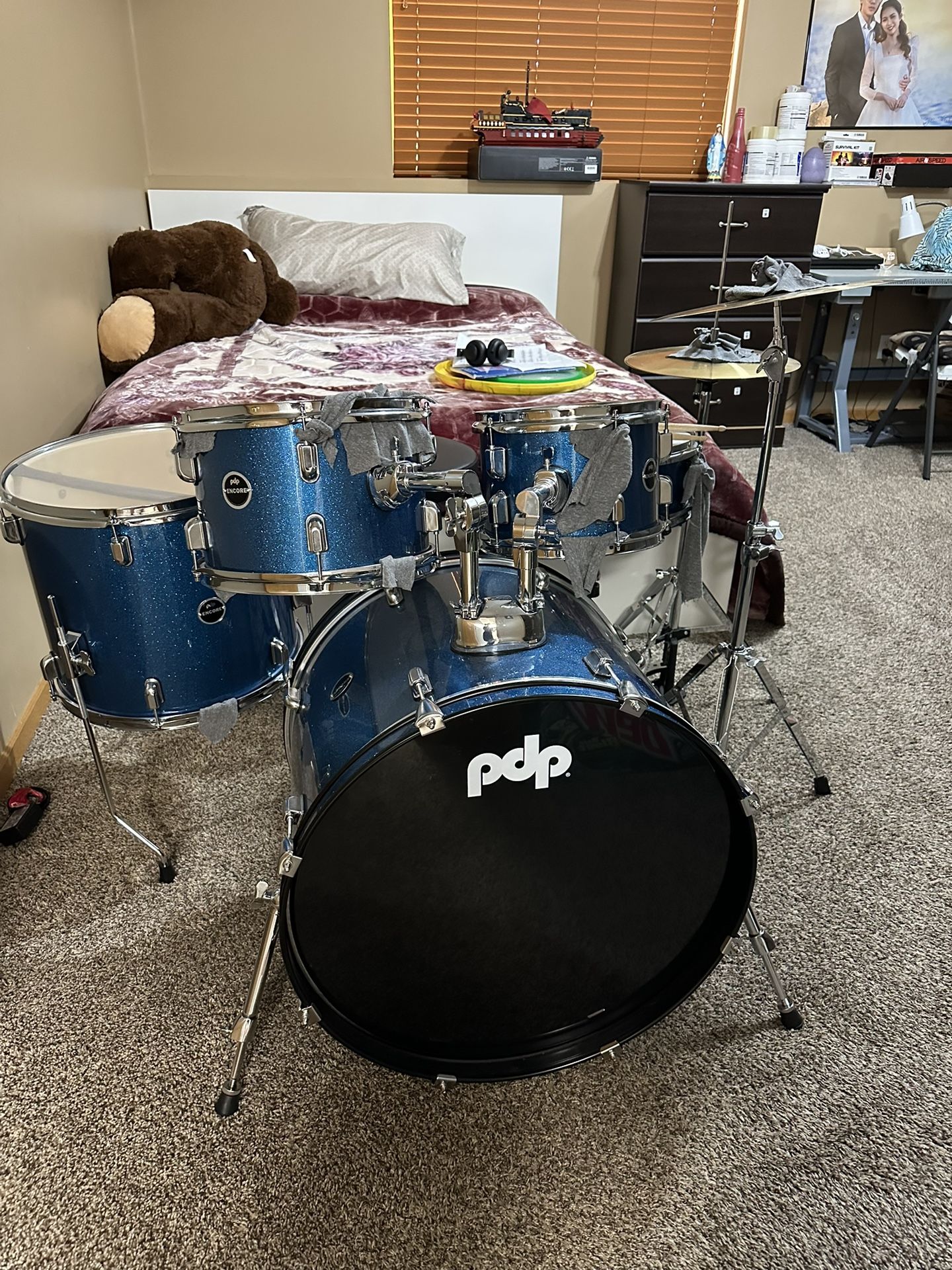 PDP by DW Encore Complete 5-Piece Drum Set With Chrome Hardware and Cymbals Azure Blue