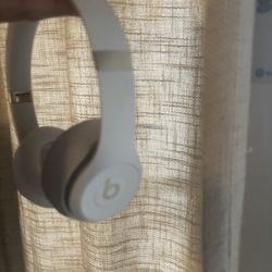 Beats Solo 4 White