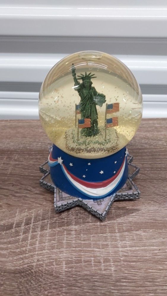 Statue Of Liberty Music Globe