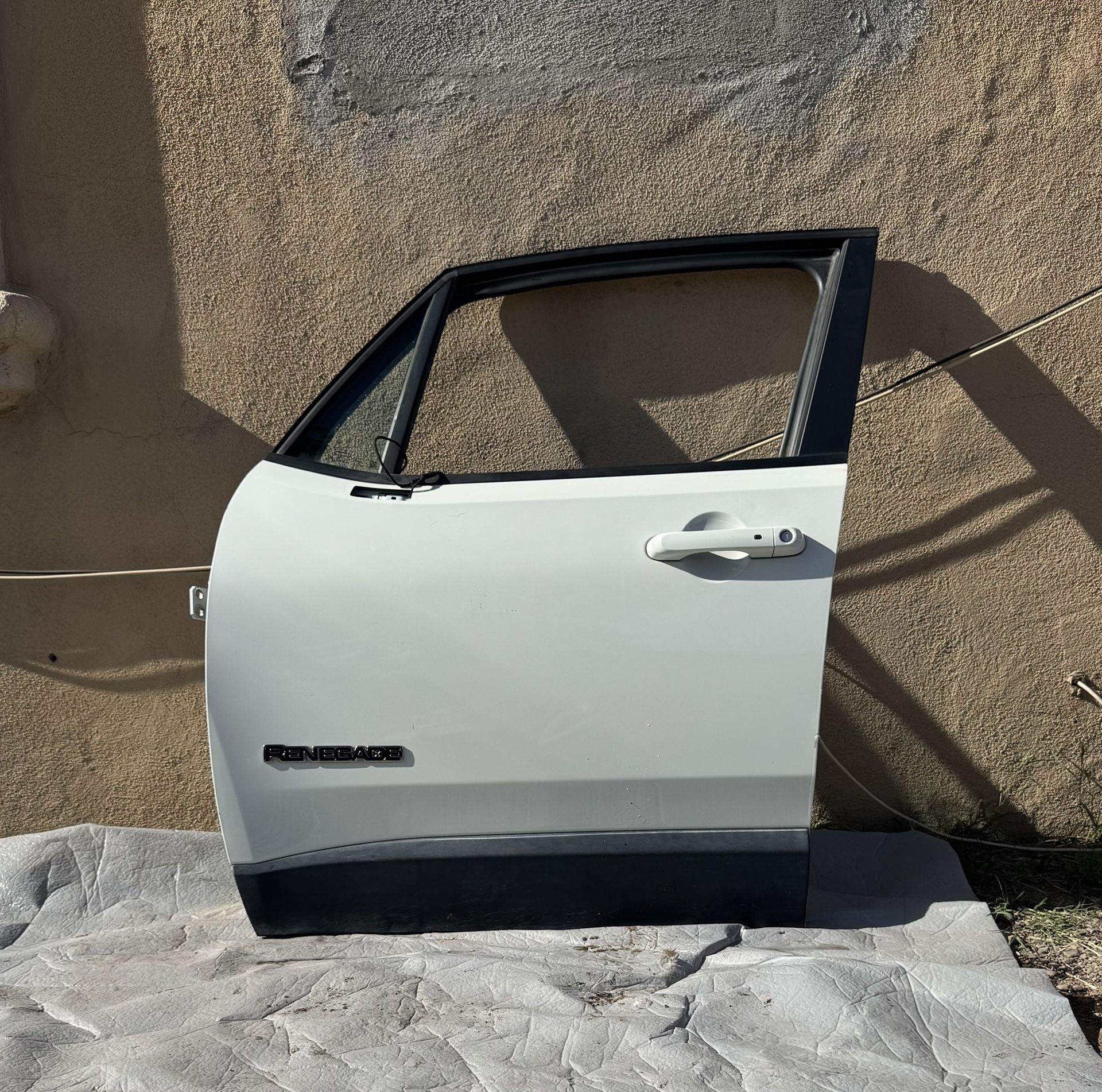 2015 - 2023 Jeep Renegade Front Left Driver Side Door shell Panel W/ V Handle OEM