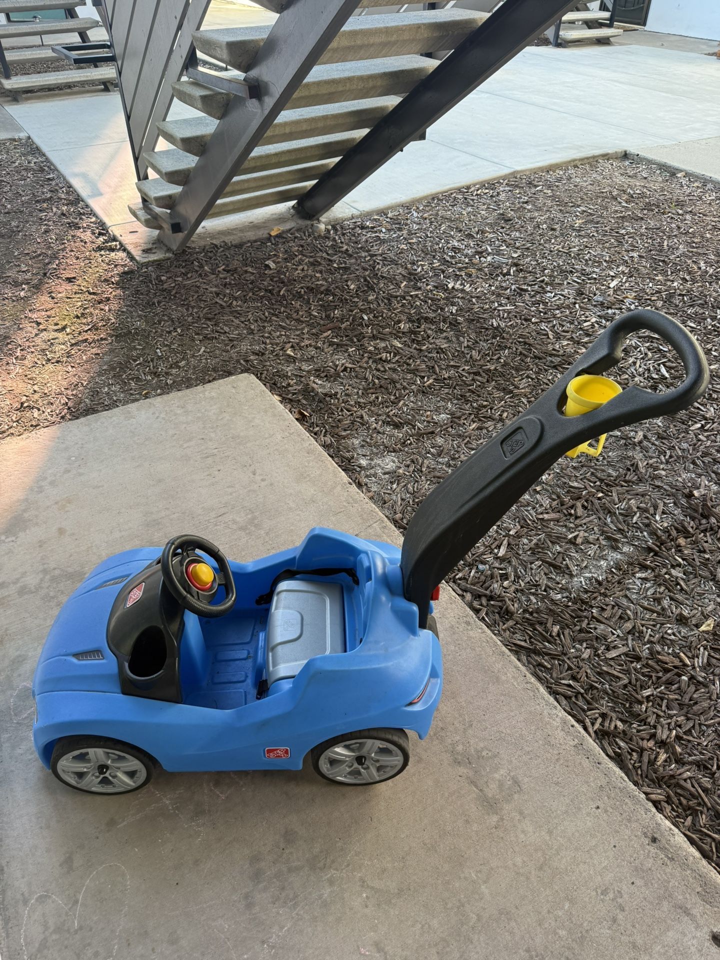 Step2 Whisper Ride Cruiser Kids Push Car, Ride On Toy, Stroller Substitute, Includes Seat Belt & Horn, Made of Durable Plastic, Max Weight 50 lbs., Fo