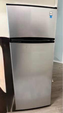 Avanti Apartment Size Refrigerator with Top Freezer