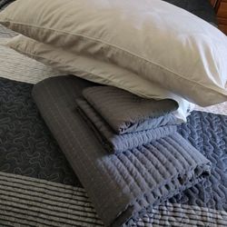 Grey Lightweight Bed Cover/ Pillow Shams And King Pillows