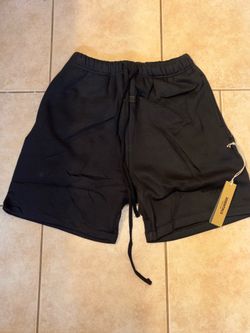 Black essential shorts