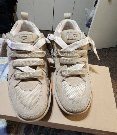 AUTHENTIC ((UGGS)) SHOES SIZE 11 WOMEN 9.5 MEN