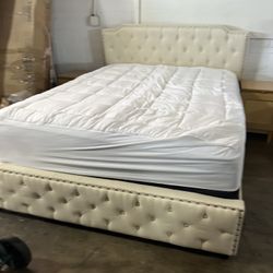 very nice queen bed brand mattress all new
