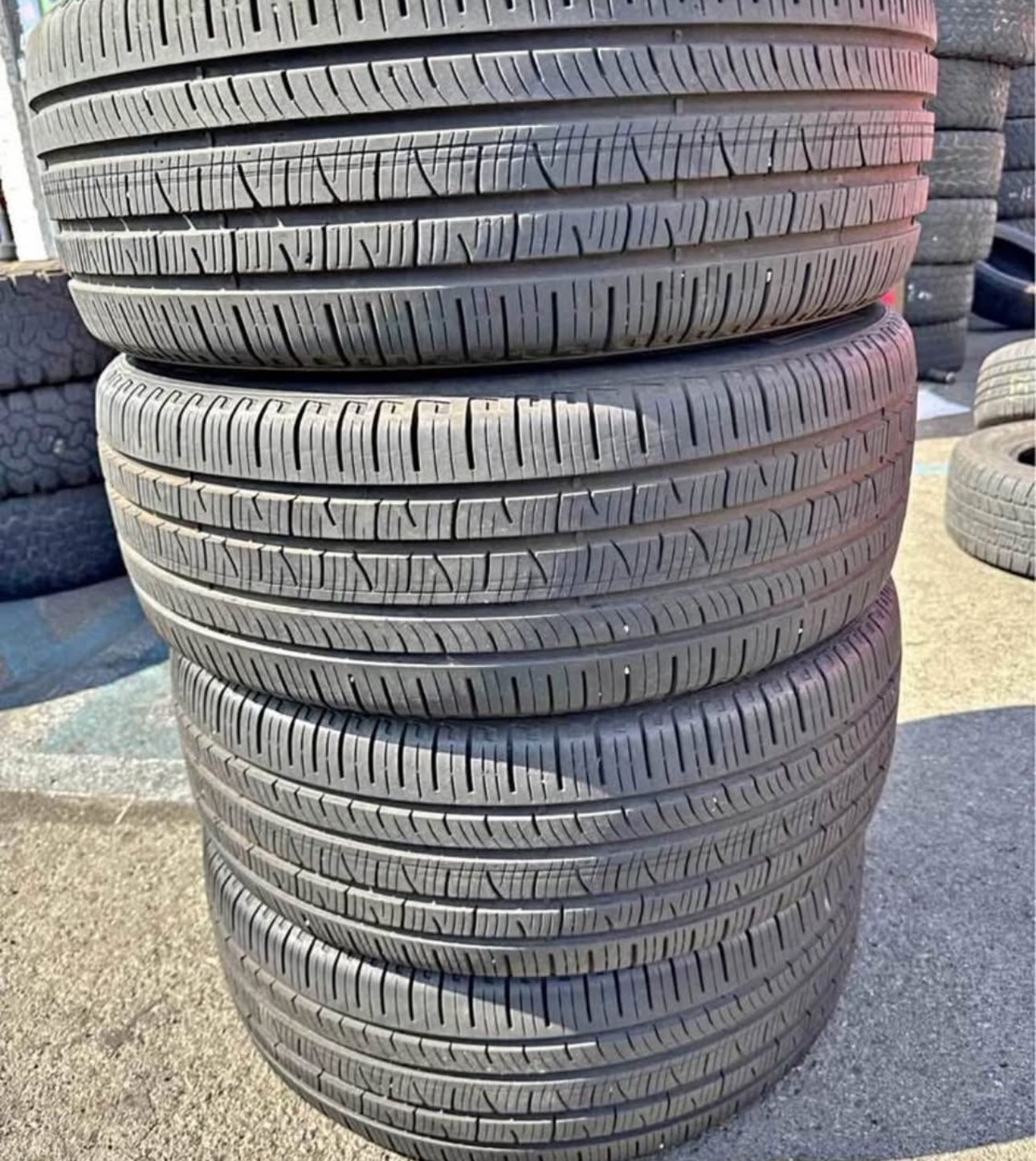 285 45 20 Pirelli Tires Con 80% De Vida Las 4