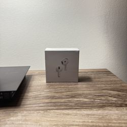 Apple AirPods Gen4 with noise cancellation 