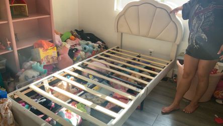 Twin bed with lights