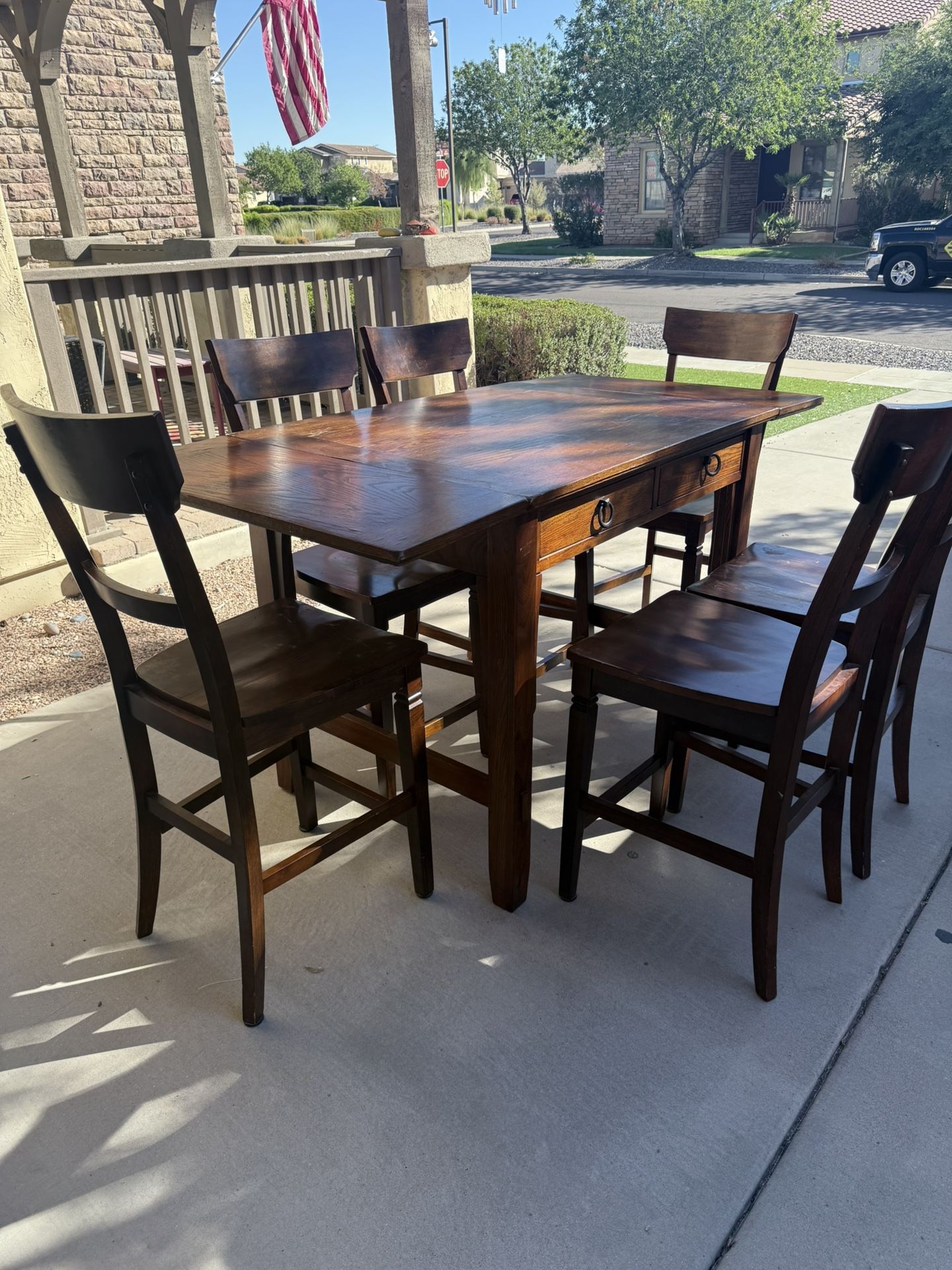 Table “Butterfly leaf “